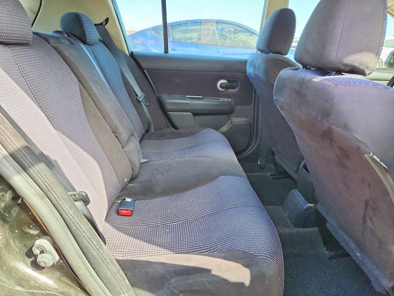 2010 Nissan Versa 1.8 s