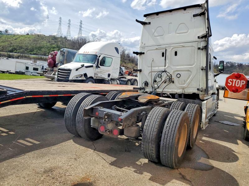 2019 Freightliner Cascadia 126 Semi Truck
