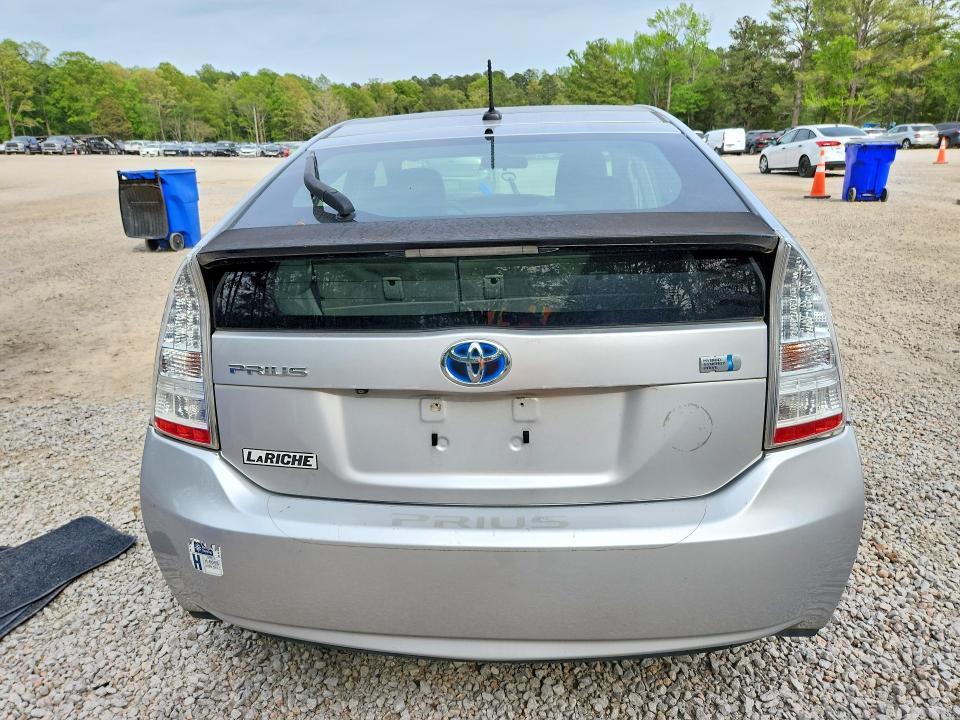 2010 Toyota Prius iii
