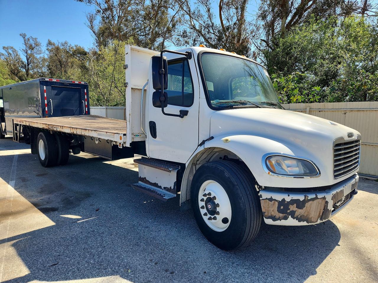 2015 Freightliner Business Class M2 Flatbed Truck