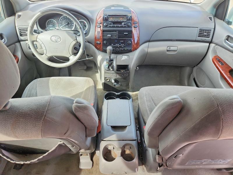 2004 Toyota Sienna xle 7 Passenger