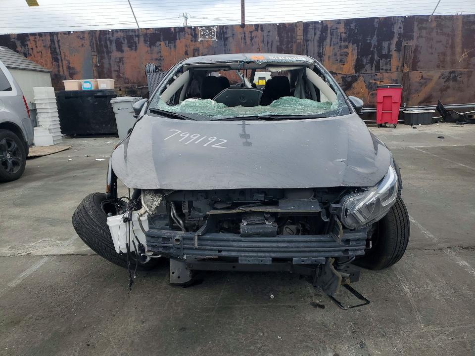 2024 Nissan Versa sv