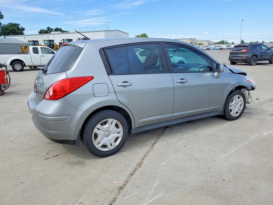 2010 Nissan Versa 1.8 s