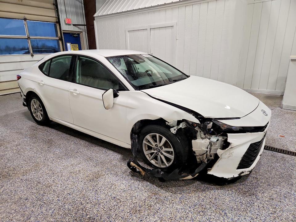 2025 Toyota Camry le
