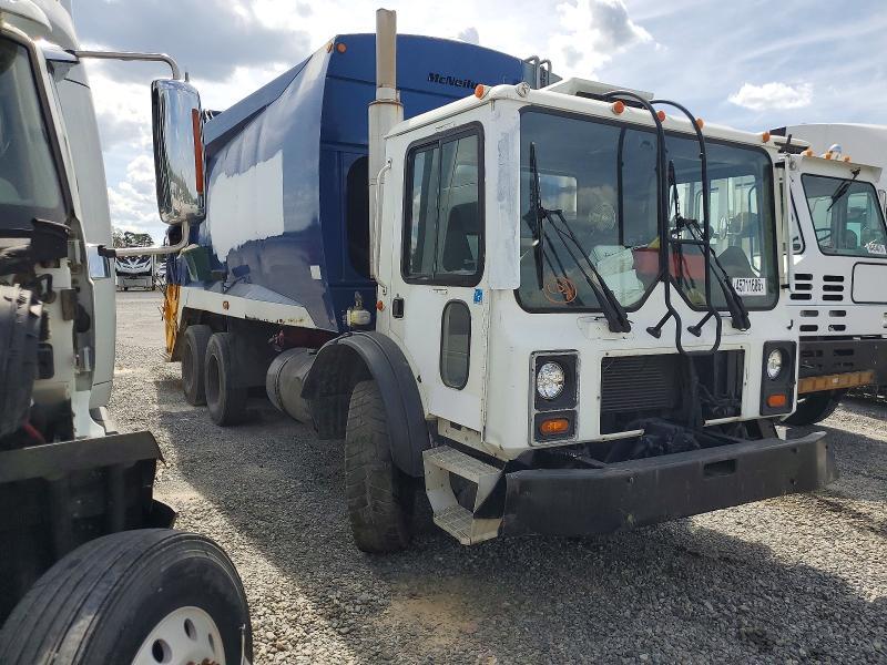 2007 Mack MR600 Refuse Truck