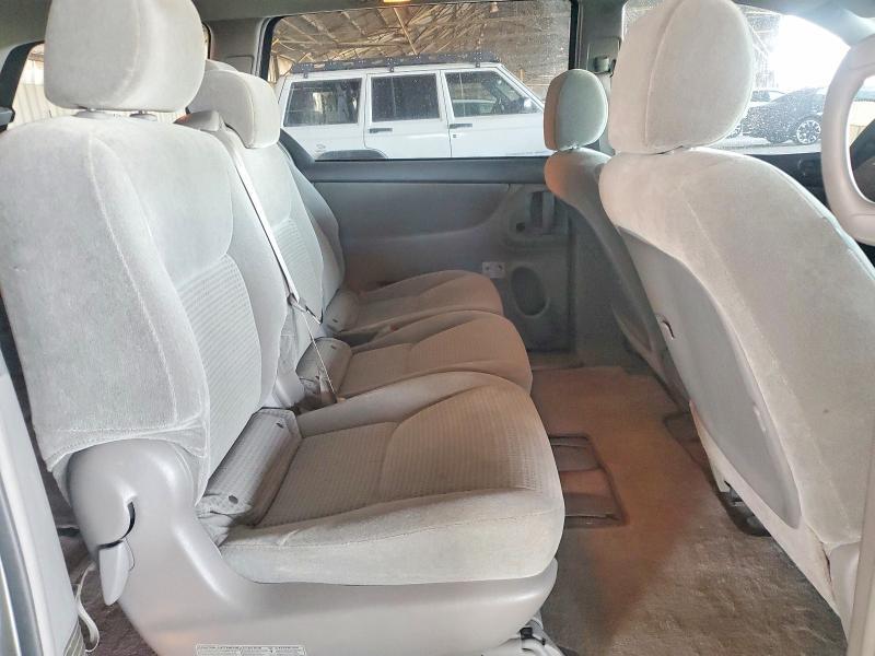 2006 Toyota Sienna ce 8 Passenger