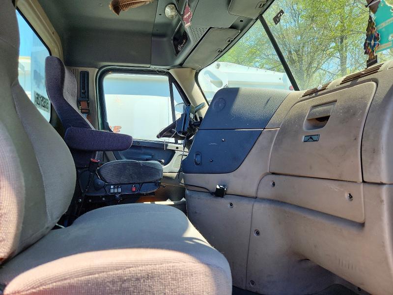 2016 Freightliner Cascadia 1-semi Truck