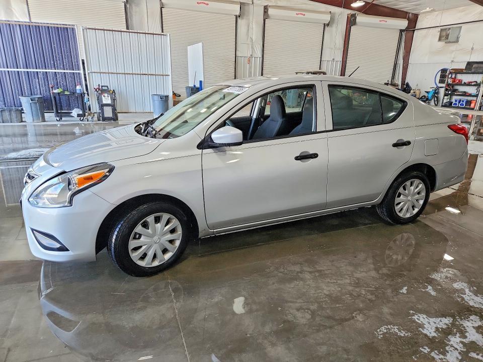 2016 Nissan Versa 1.6 s Plus