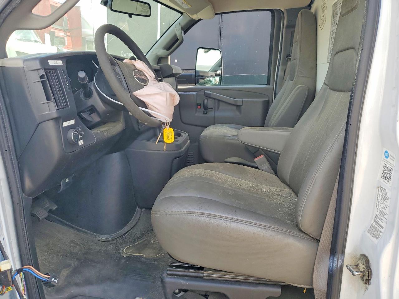 2021 GMC Savana BOX Truck