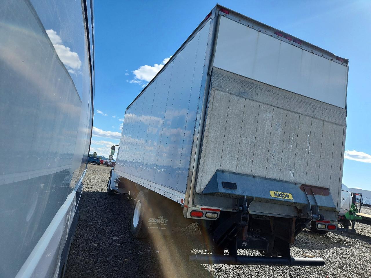2007 Freigliner 2007 Freightliner Business Class M2 BOX Truck