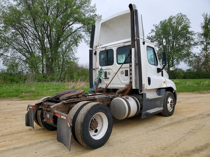 2016 Freightliner Cascadia 125 Semi Truck