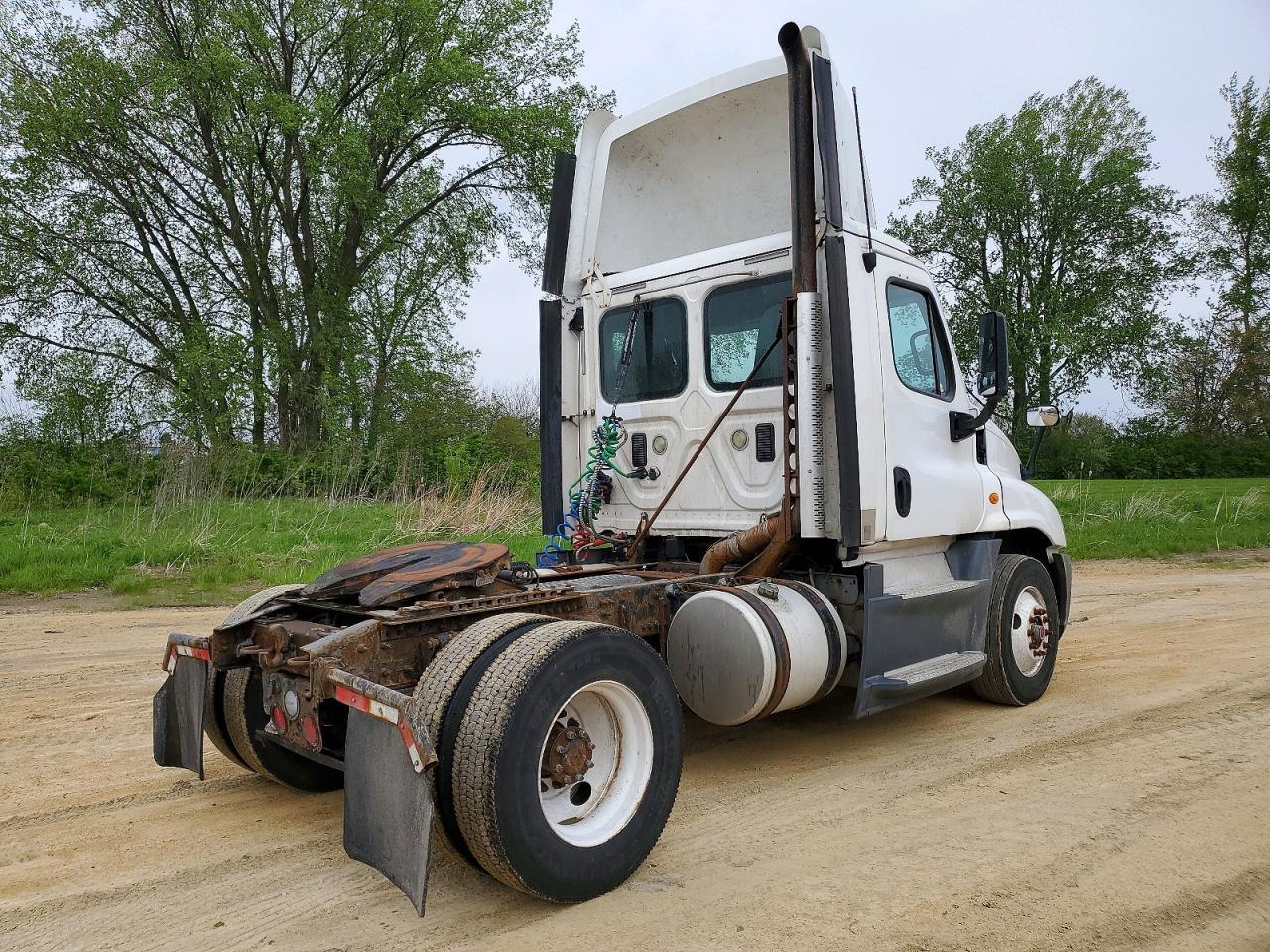 2016 Freightliner Cascadia 125 Semi Truck