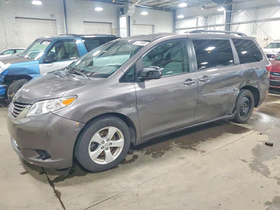 2017 Toyota Sienna le 8-passenger