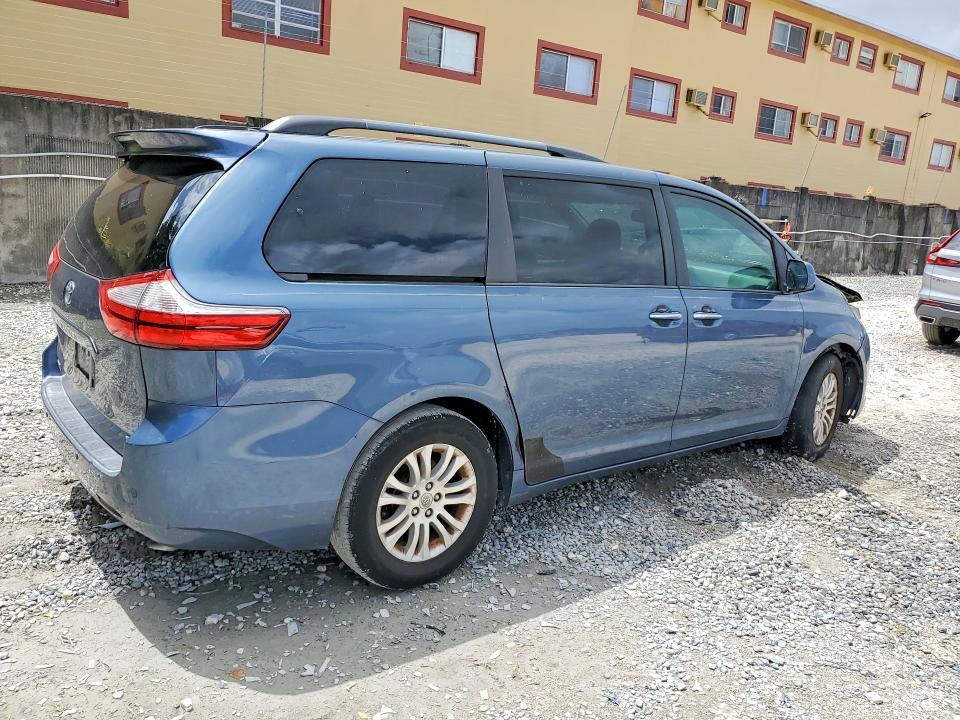 2015 Toyota Sienna xle 8-passenger