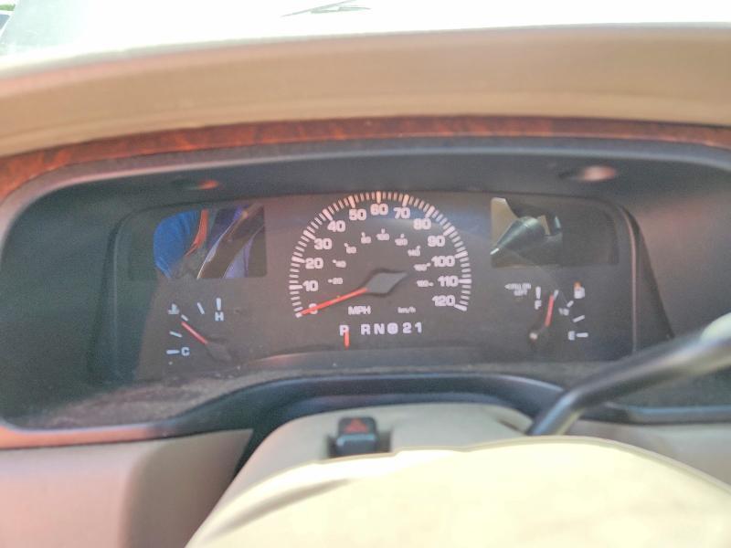 2001 Lincoln Town car Signature