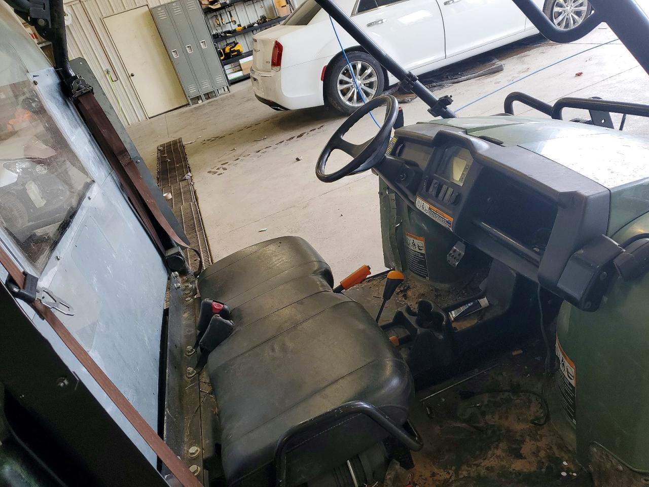 2017 John Deere 825I