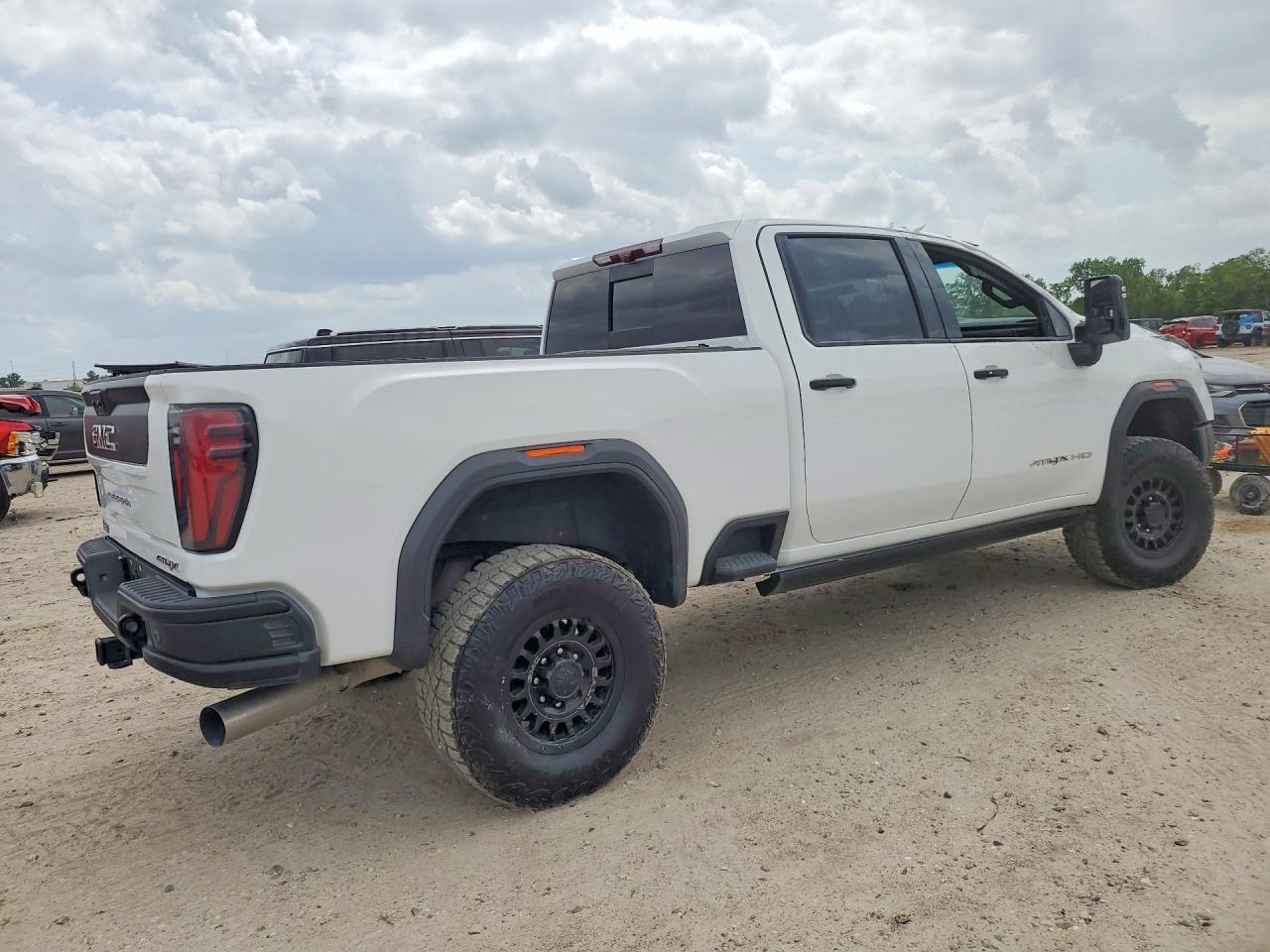 2025 GMC Sierra K2500 AT4X