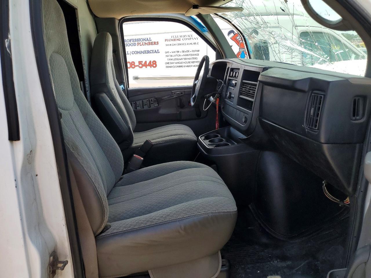 2009 Chevrolet Express BOX Truck