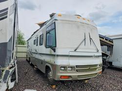 Salvage cars for sale from Copart Pekin, IL: 2002 Winn 2002 Ford F550 Super Duty RV