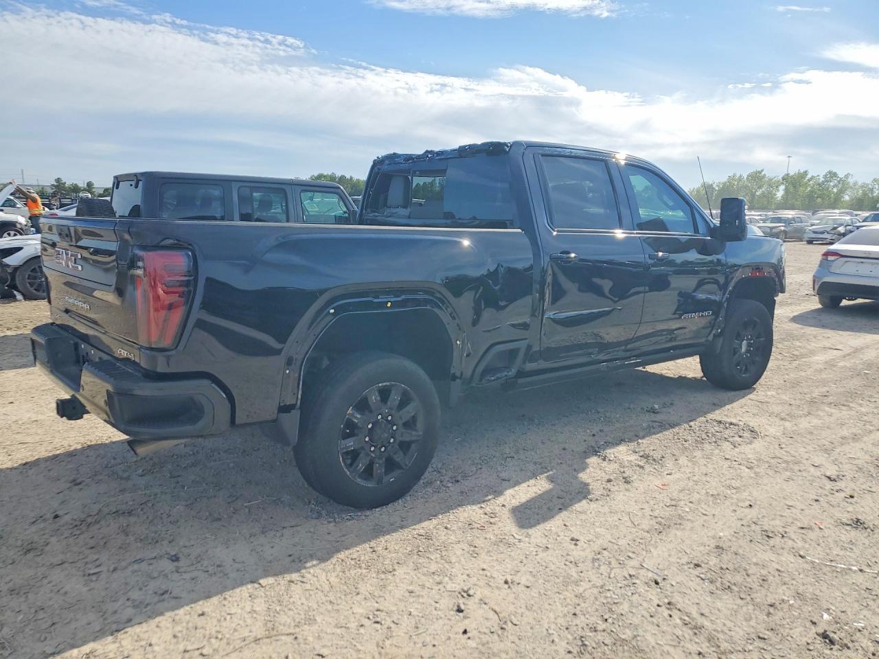 2025 GMC Sierra K2500 AT4