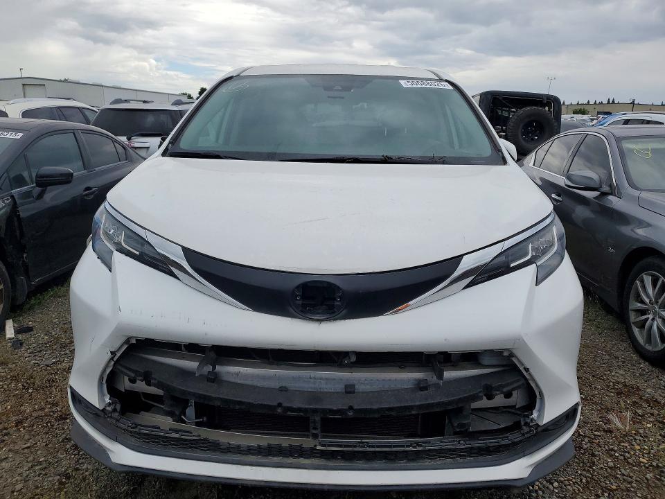 2022 Toyota Sienna le