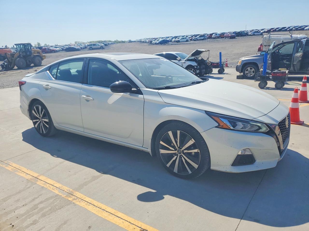 2022 Niss Altima