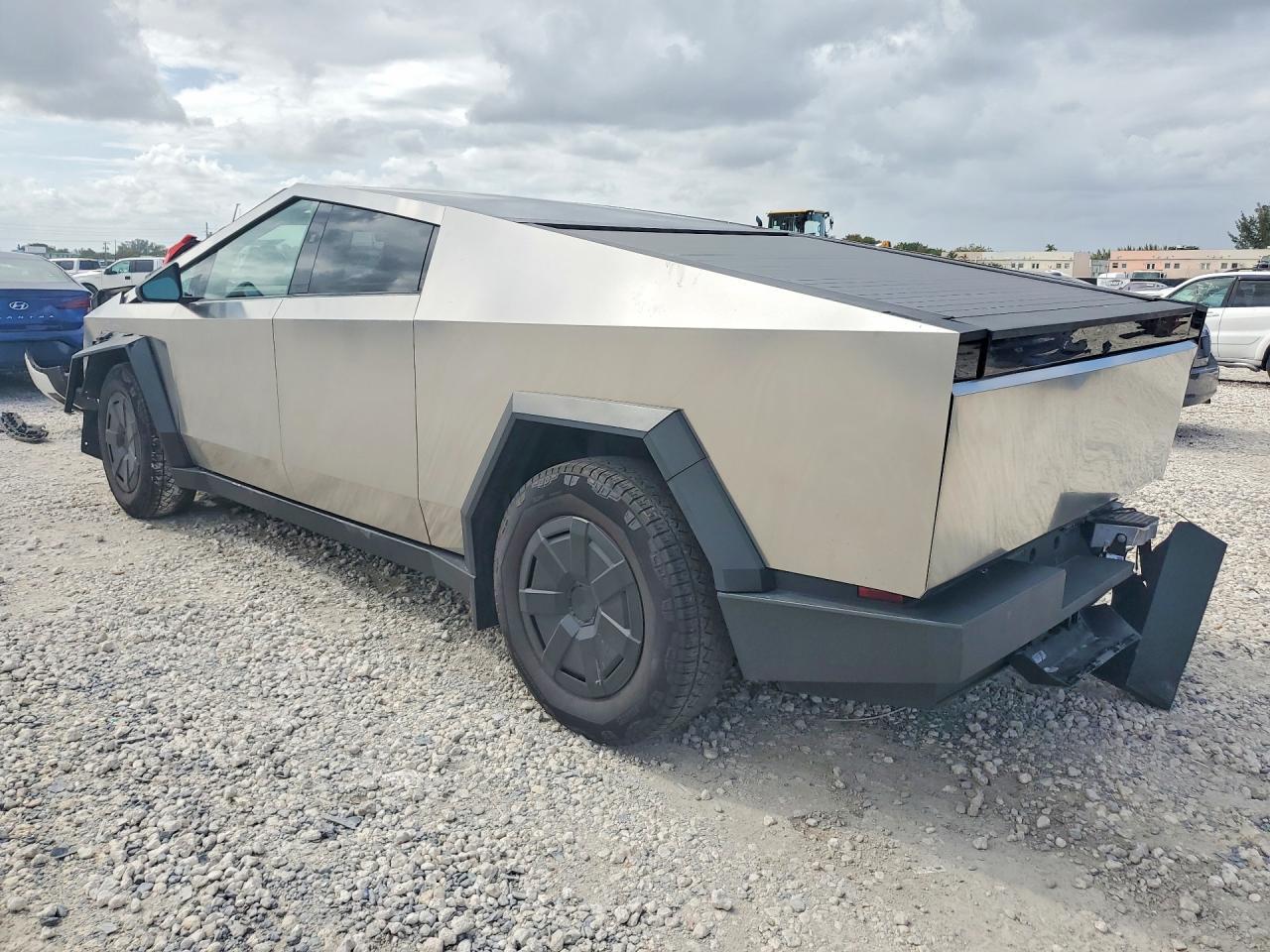 2025 Tesla Cybertruck
