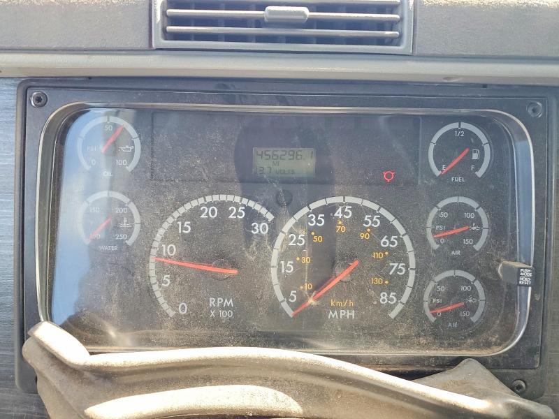 2003 Freightliner Columbia 120 Semi Truck