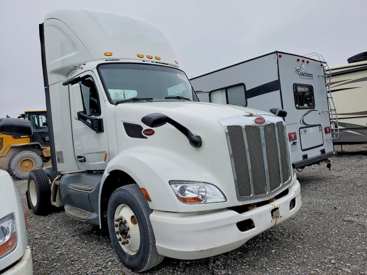 2017 Peterbilt 579