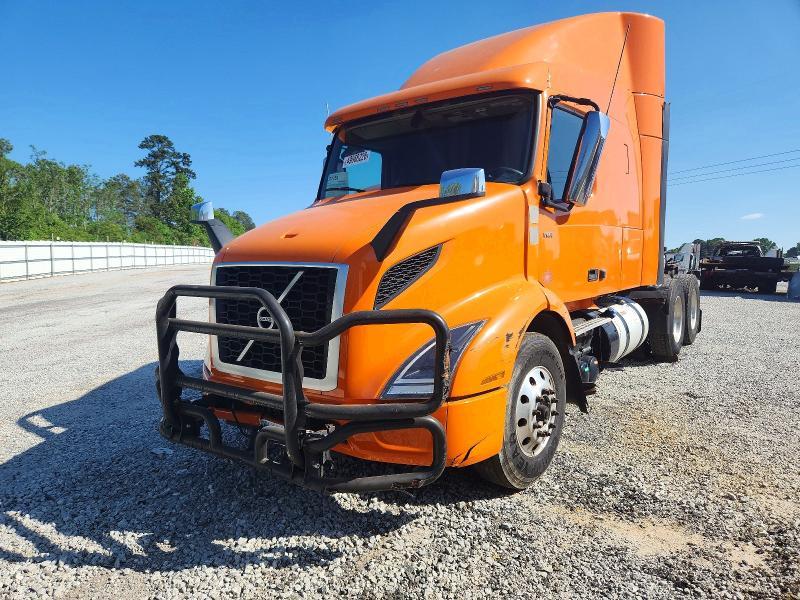 2021 Volv O VNR Semi Truck
