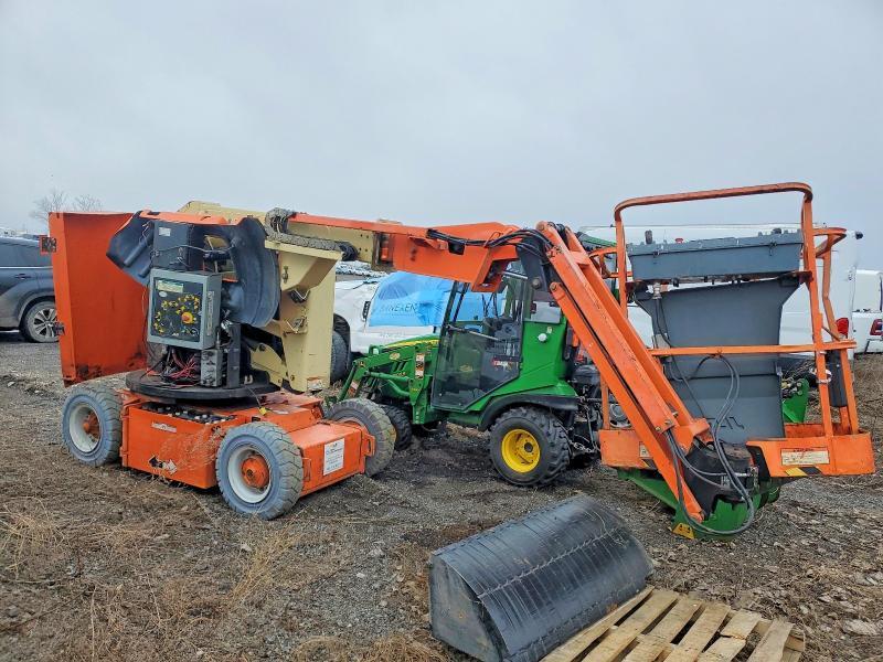 2000 JLG E300AJP