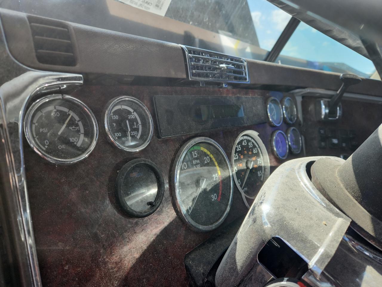 2015 Freightliner Conventional Coronado 132