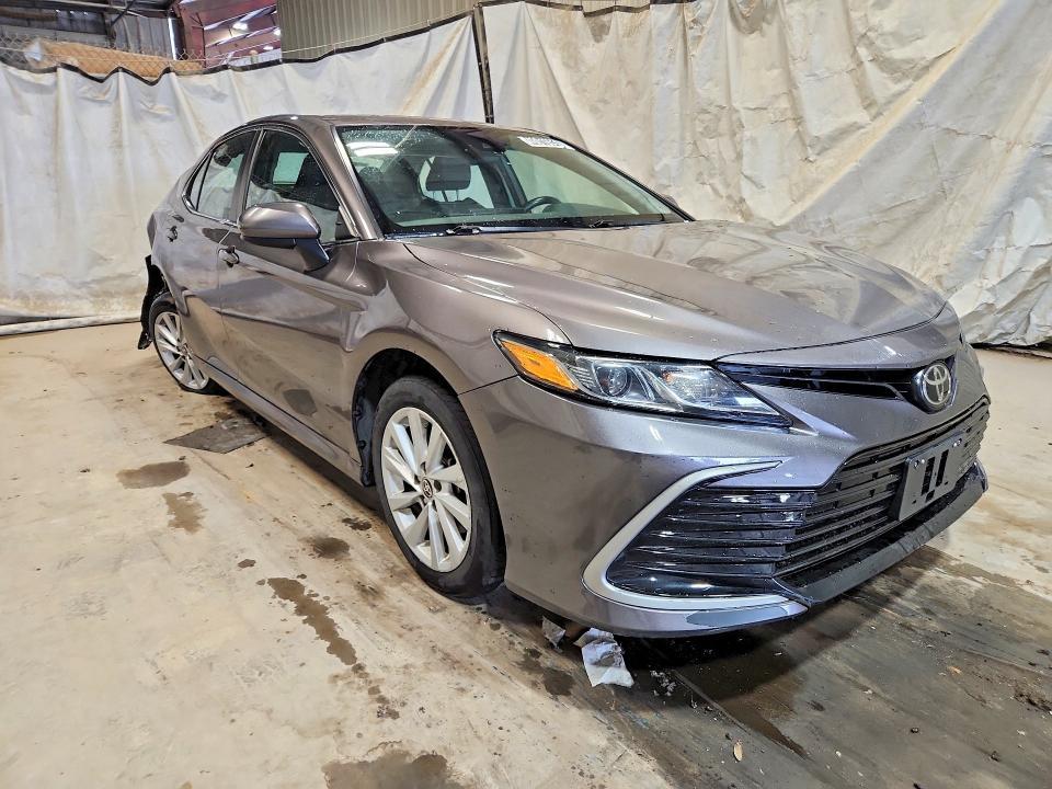 2021 Toyota Camry le