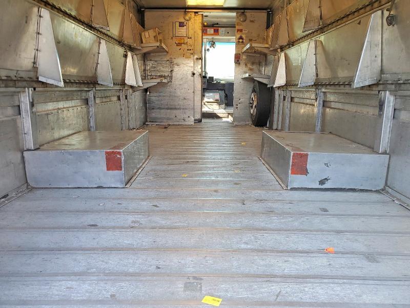 1999 Freightliner MT45G Delivery Truck