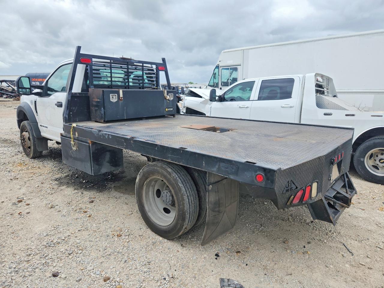 2017 Ford F550 Super Duty Flatbed Truck