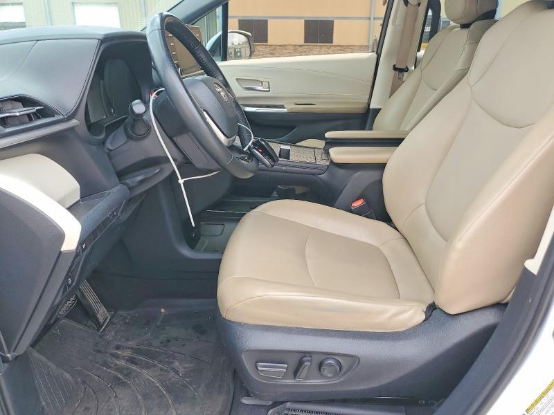 2022 Toyota Sienna xle