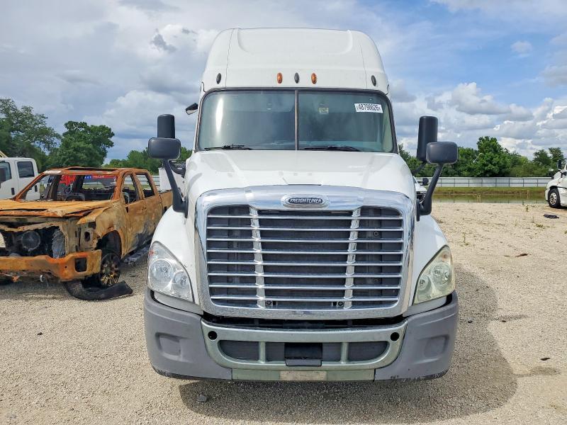 2017 Freigliner 2017 Freightliner Cascadia 125 Semi Truck