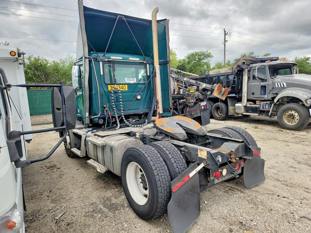 2017 Mack CXU612 Semi Truck