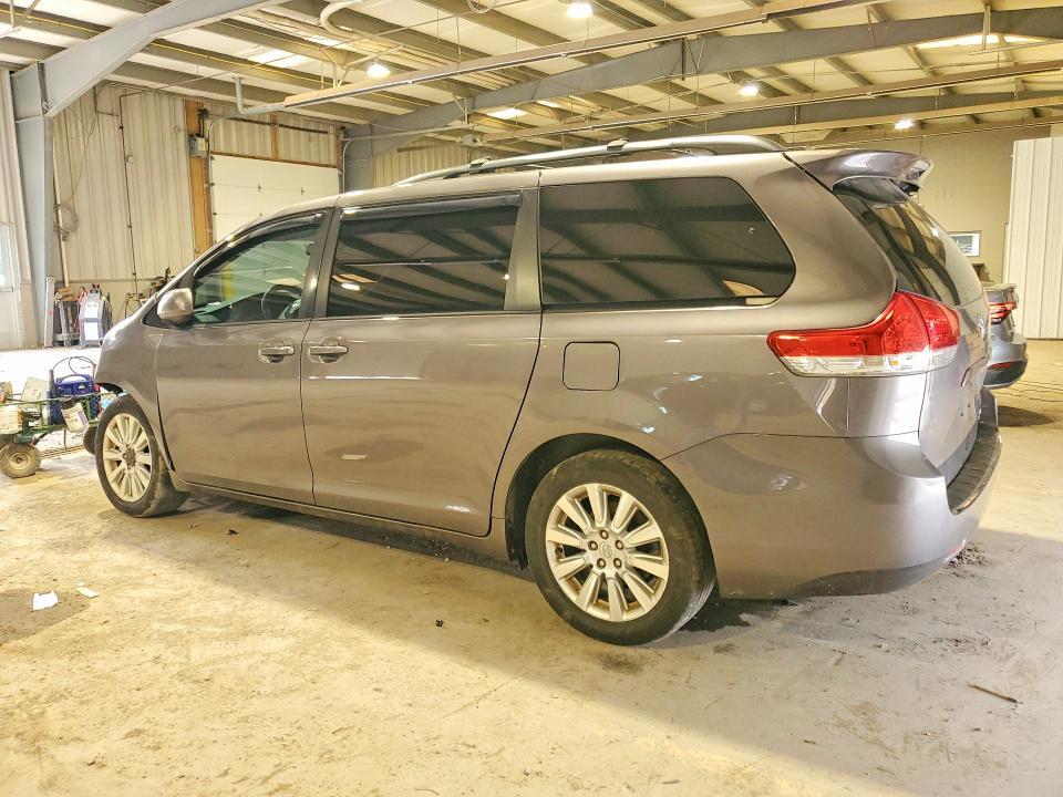 2013 Toyota Sienna le 7-passenger