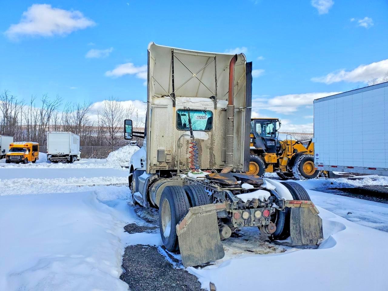 2016 Kenworth T680 Semi Truck