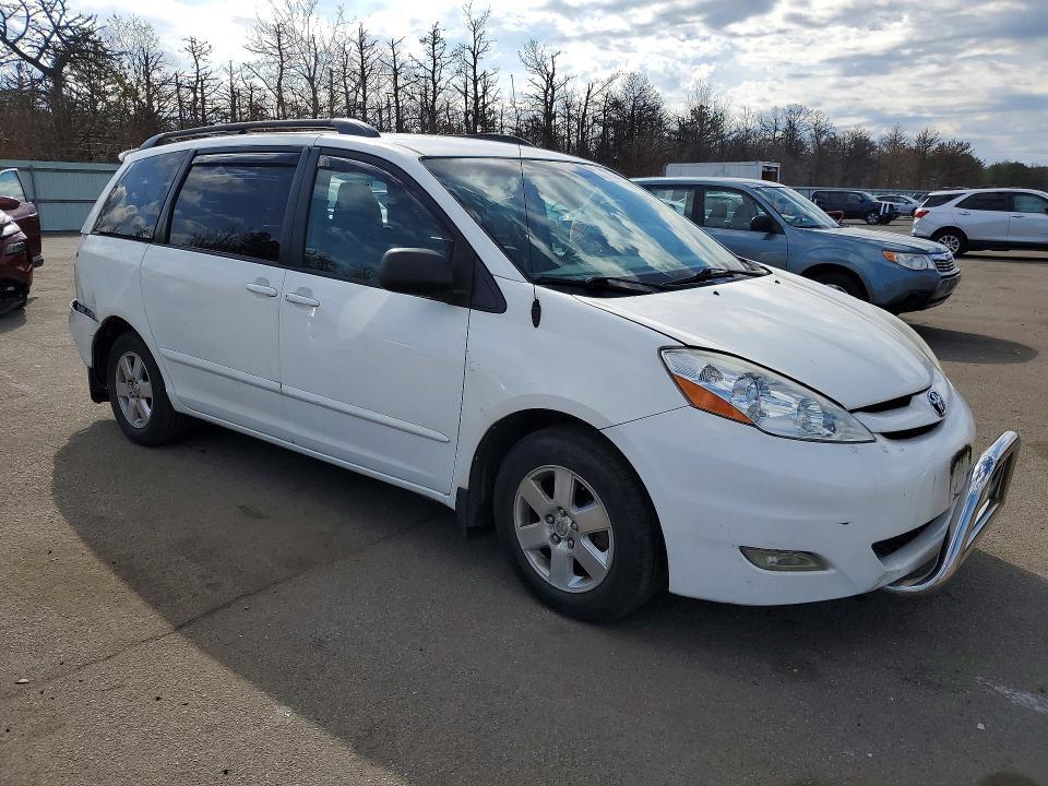2010 Toyota Sienna le 7-passenger