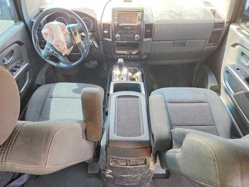 2015 Nissan Titan SV