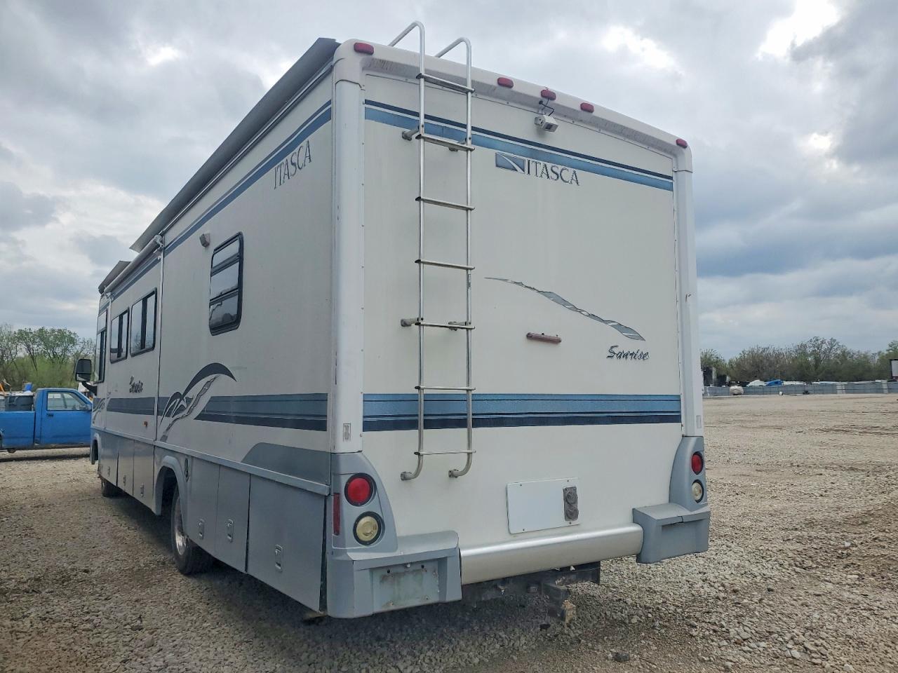 2002 Itasca Recreational Vehicle (RV)