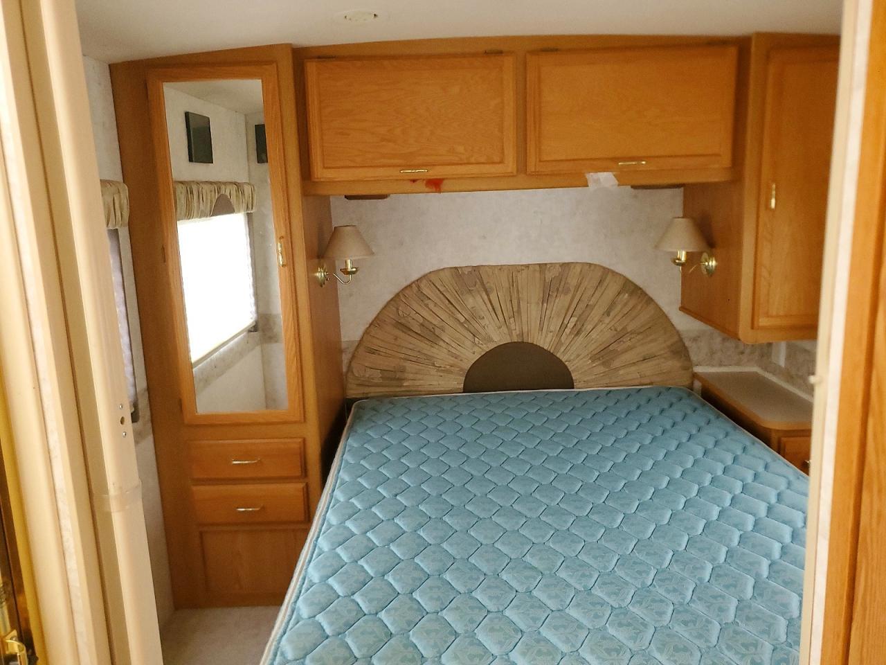 2004 Workhorse Custom Chassis 2004 Winn Sightseer