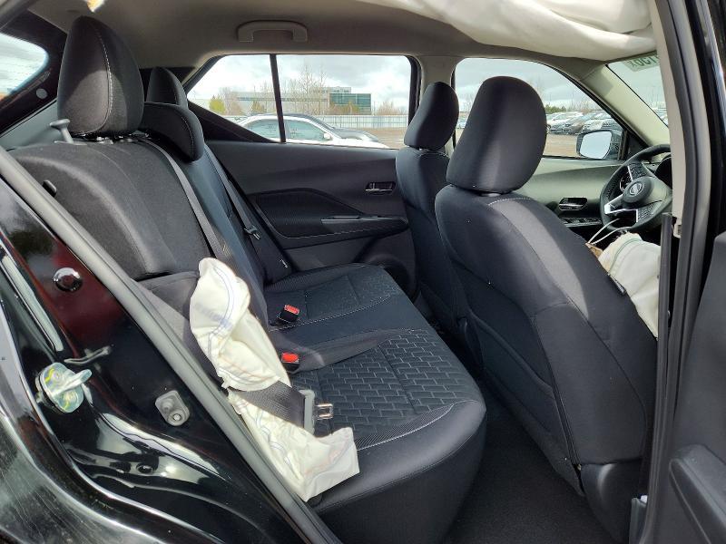2025 Nissan Kicks Play sv