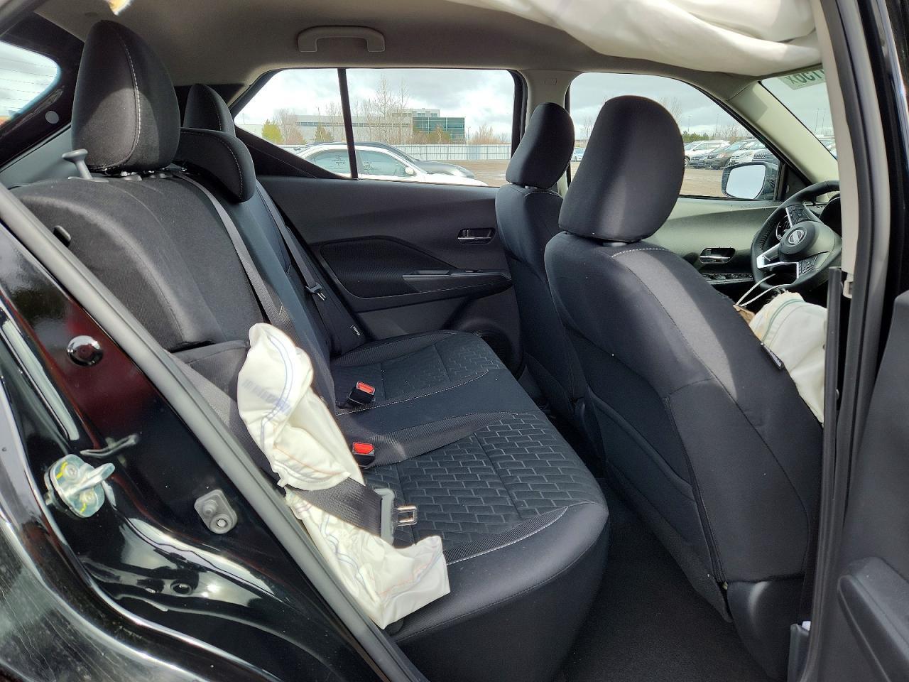 2025 Nissan Kicks Play sv