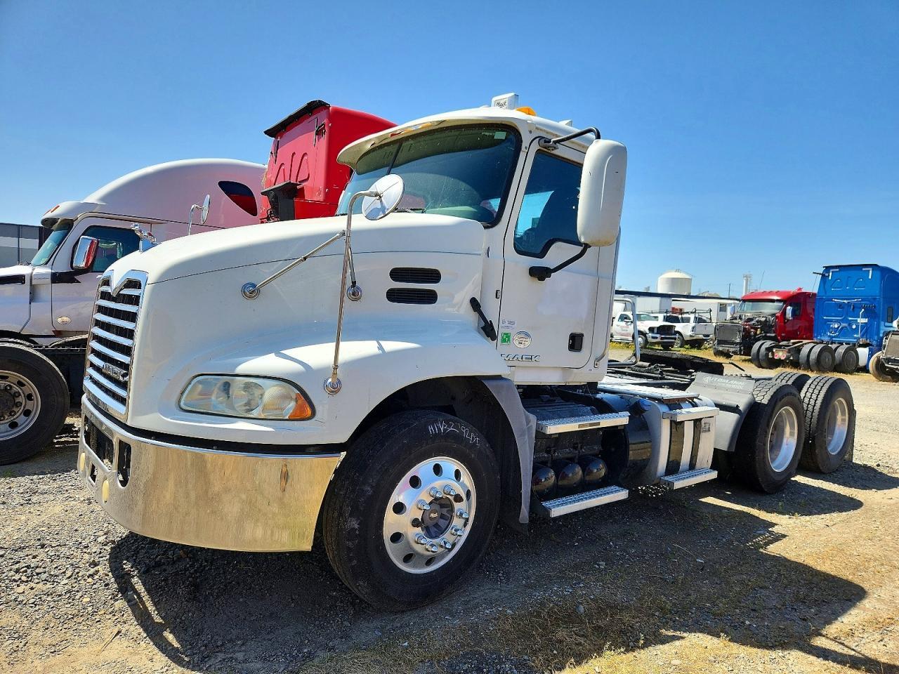 2016 Mack CXU613 Semi Truck