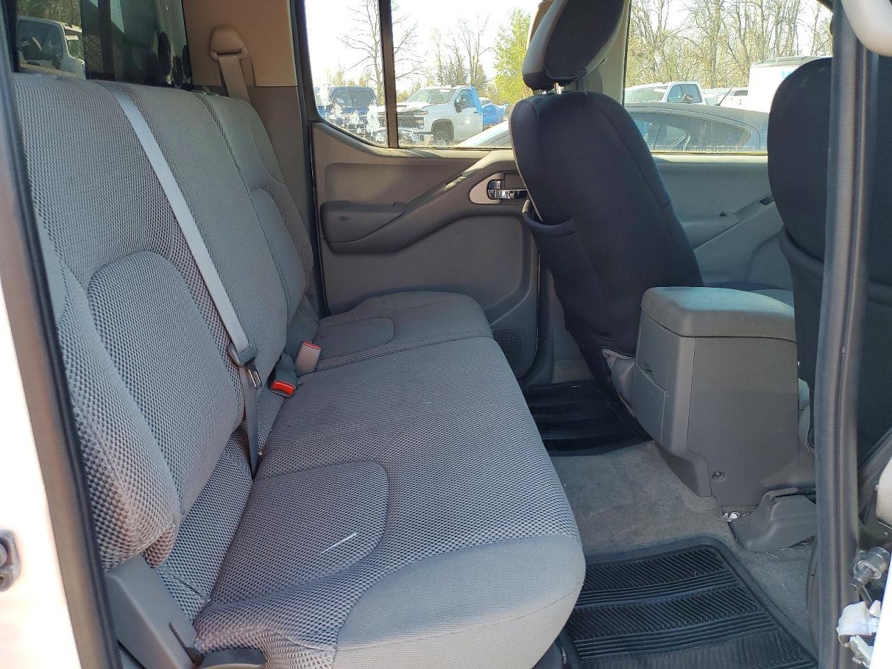 2016 Nissan Frontier SV