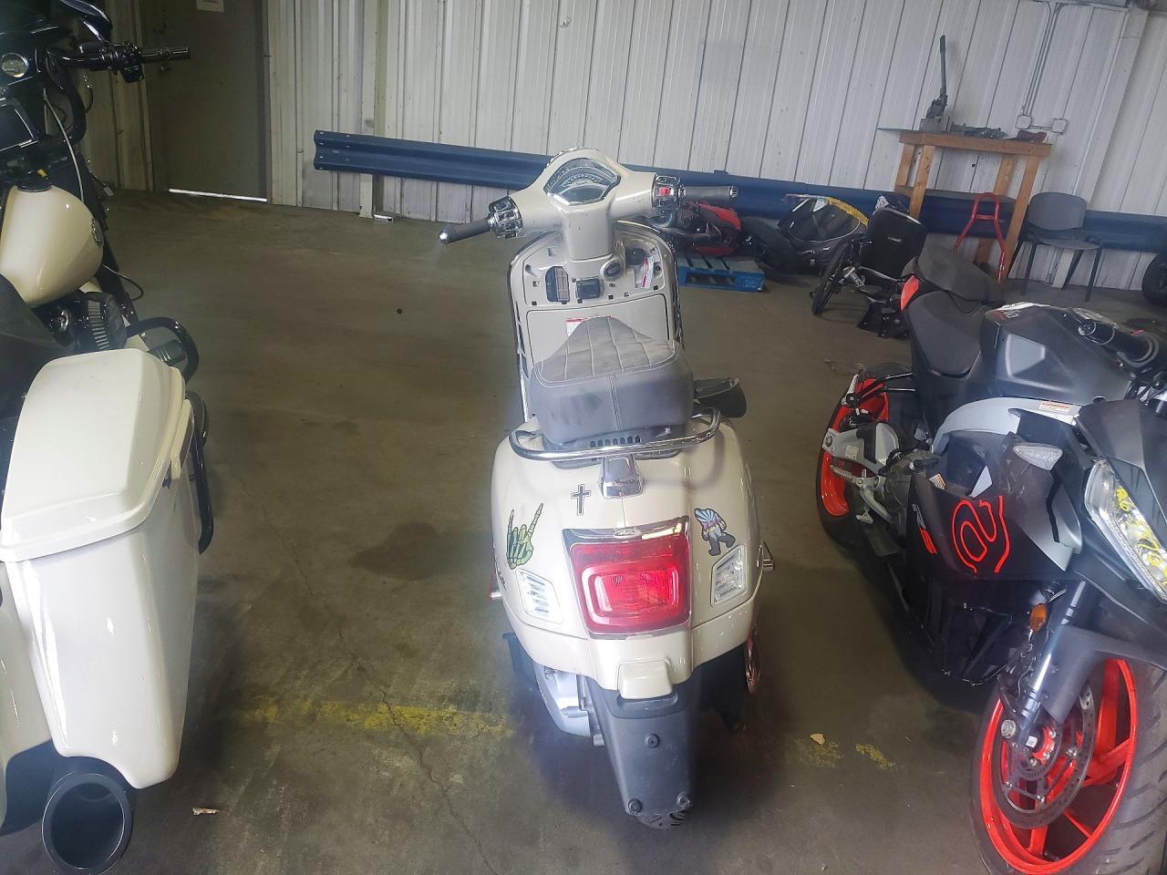 2023 Vespa GTS/SEI Giorni 300