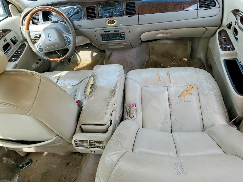 2000 Lincoln Town car Cartier